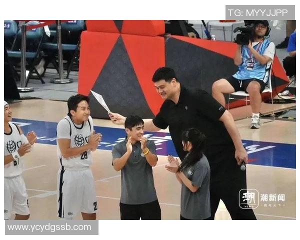 姚明与浓眉的篮球传奇对决:巨星之路的交汇与启示 姚明与浓眉的篮球传奇对决:巨星之路的交汇与启示