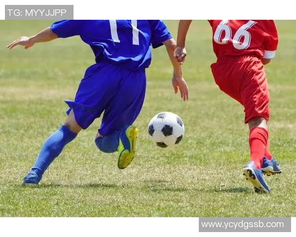 通过图片线索猜测足球明星的踢球技巧与风格挑战你的足球知识和观察力