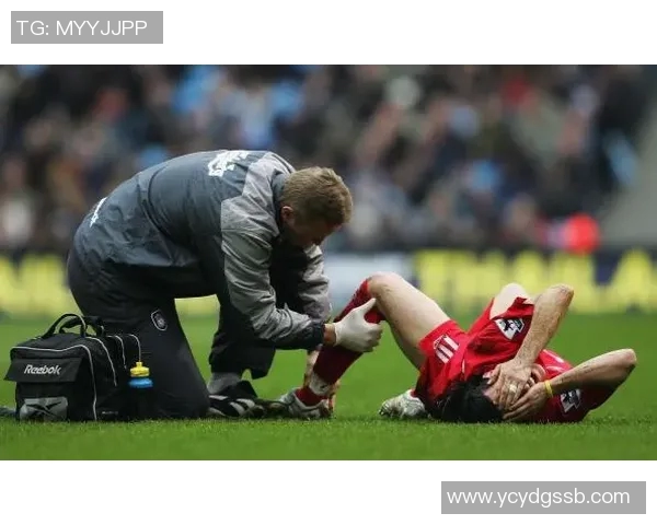 足球明星受伤瞬间的真实记录与背后的故事揭秘